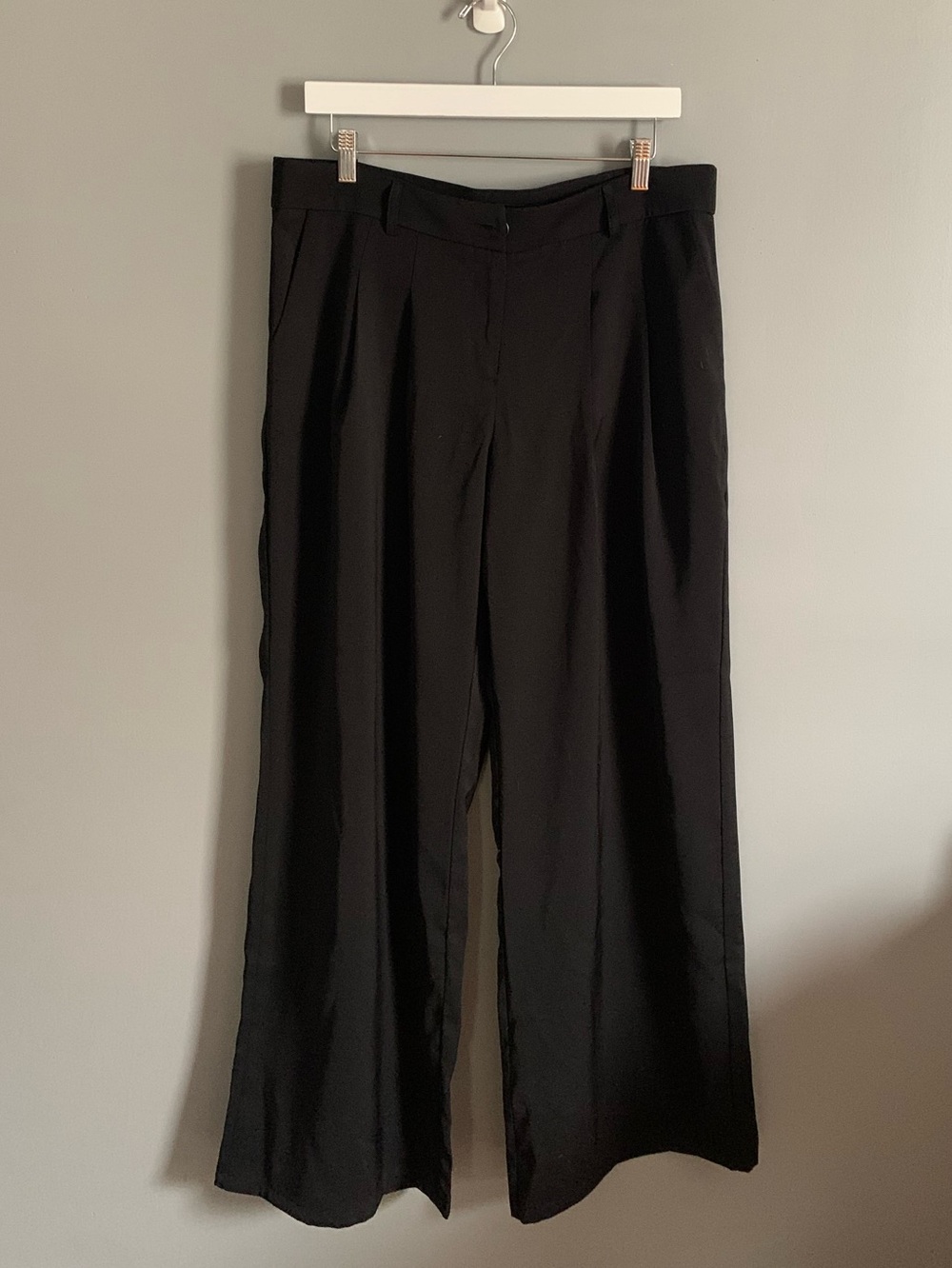 NWT Forever 21 Black Pleated Wide-Leg Dress Pants